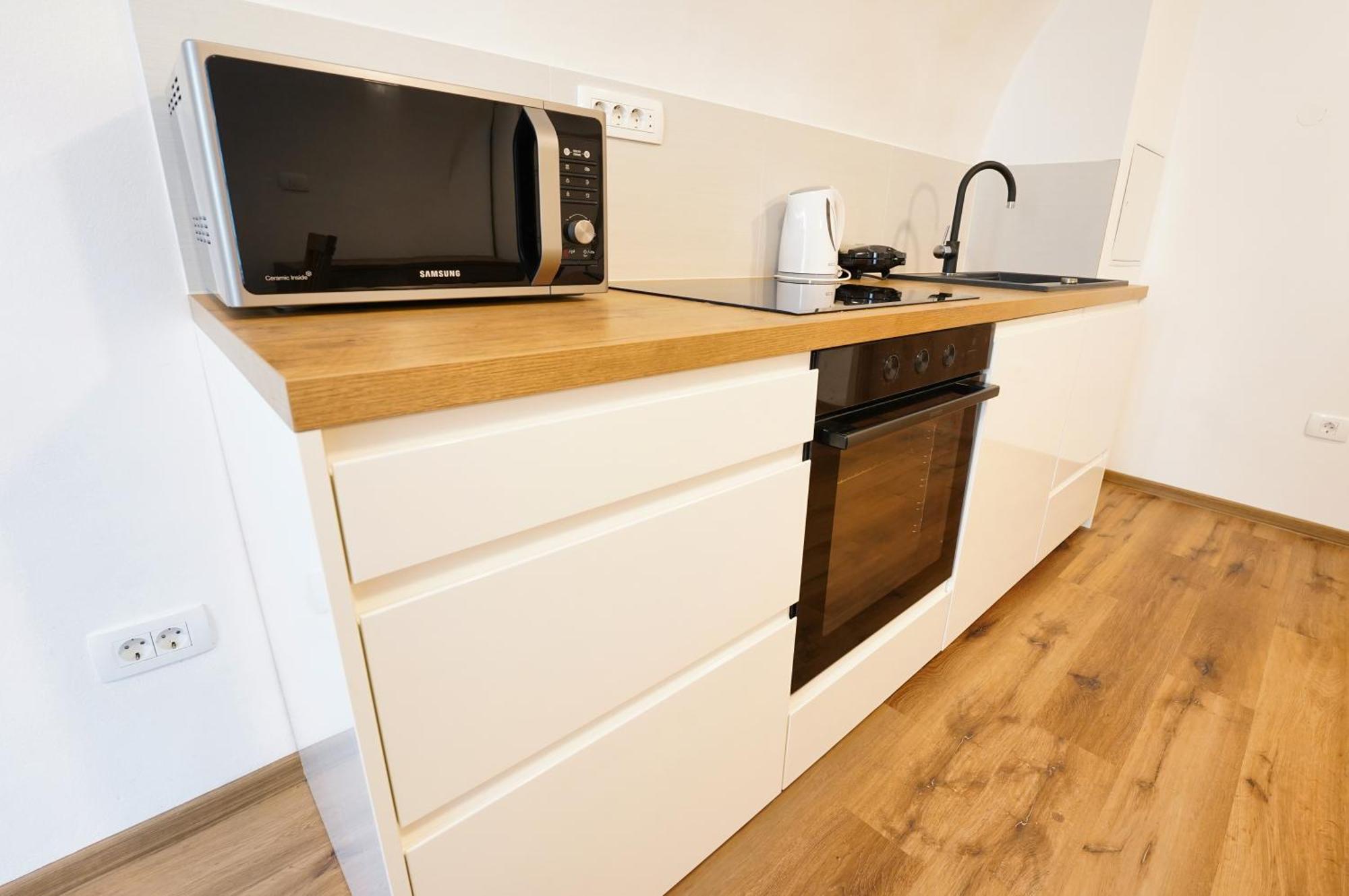 Apartments Metro 7 リュブリャナ エクステリア 写真
