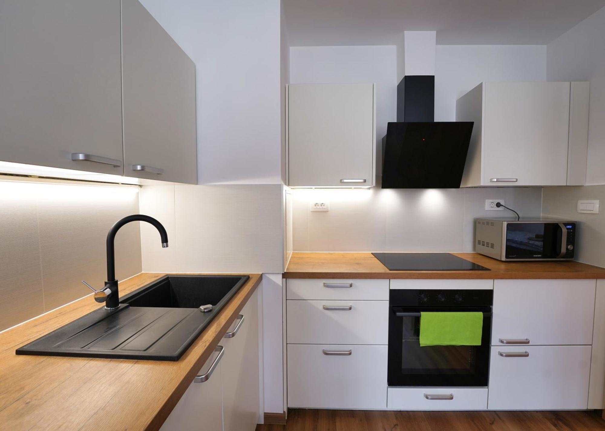Apartments Metro 7 リュブリャナ エクステリア 写真